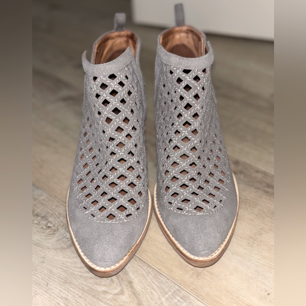 Jeffery Campbell Taggert Suede Ankle Bootie Grey/White Stitch EUC Size US 10